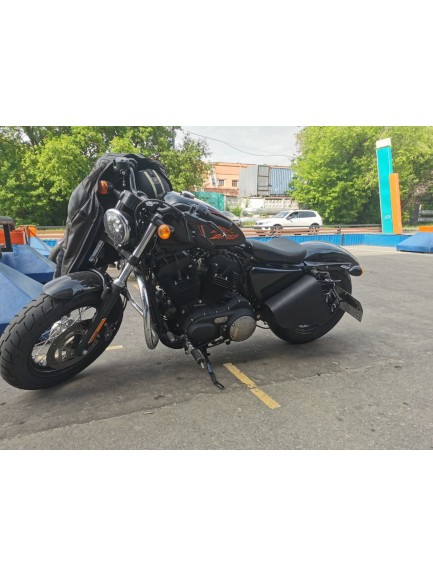 Кофр на маятник M19571 Harley Davidson Sportster